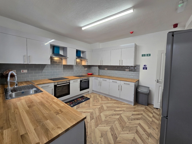 Sherwin Grove NG7– Modern 5 Bed Ensuite, Fully Renovated - Thumbnail 24